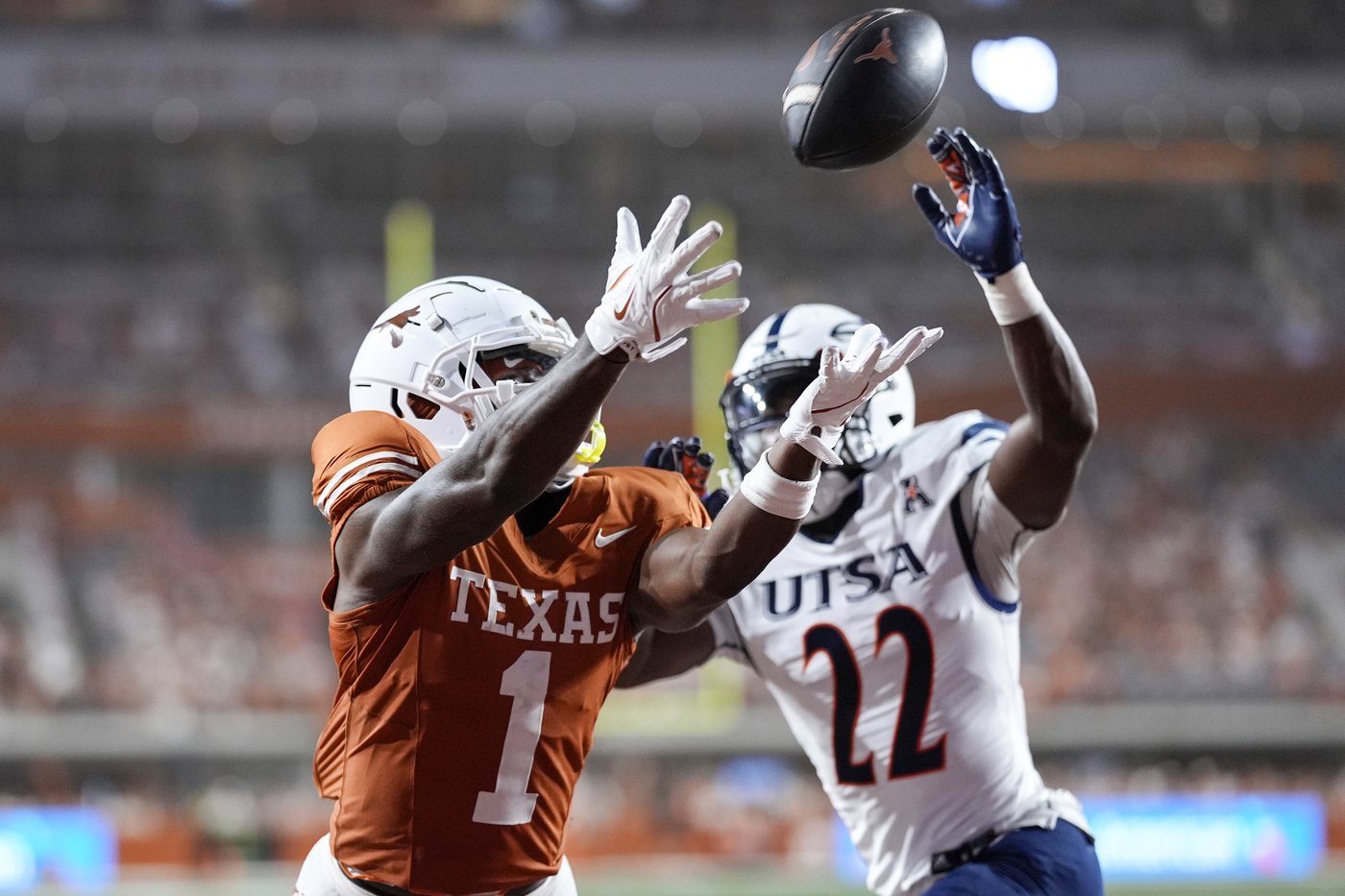 Former top WR recruit Johntay Cook II leaves Texas in what coach calls mutual decision | iNFOnews.ca