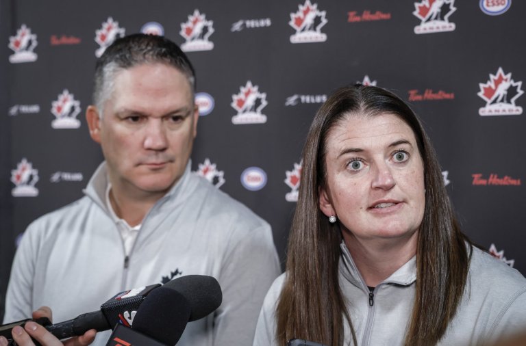 Coaching shakeup, management questions swirl around Canadian women's hockey team | iNFOnews.ca
