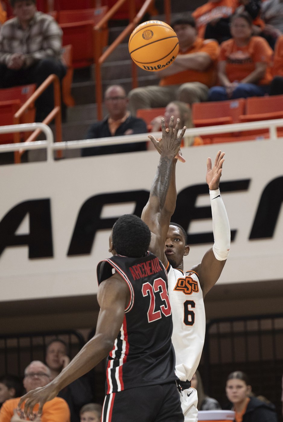 No. 14 Houston beats poor shooting Oklahoma State 60-47 in the teams' Big 12 opener | iNFOnews.ca