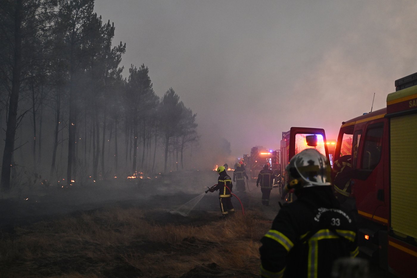Macron calls crisis meeting as monster wildfires drive 250,000 from their homes | iNFOnews.ca Macron calls crisis meeting as monster wildfires drive 250,000 from their homes | iNFOnews.ca