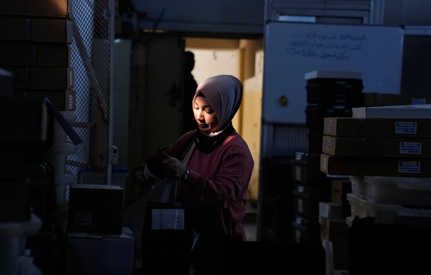 Photos show Iraqi security forces and displaced people voting early in parliamentary election | iNFOnews.ca