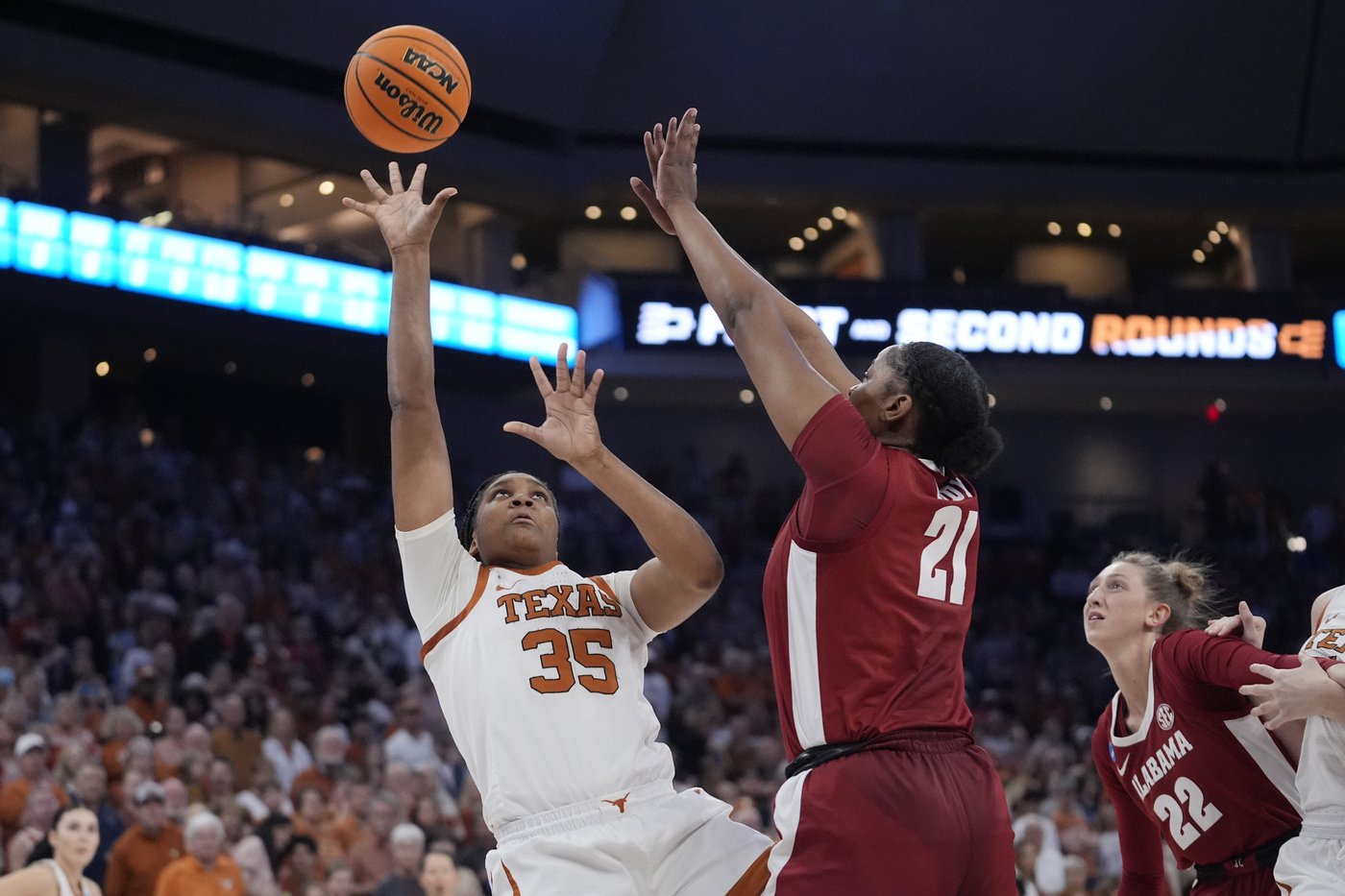 Watkins, Bueckers headline preseason AP All-America team in women's hoops; 3 sophomores for 1st time | iNFOnews.ca