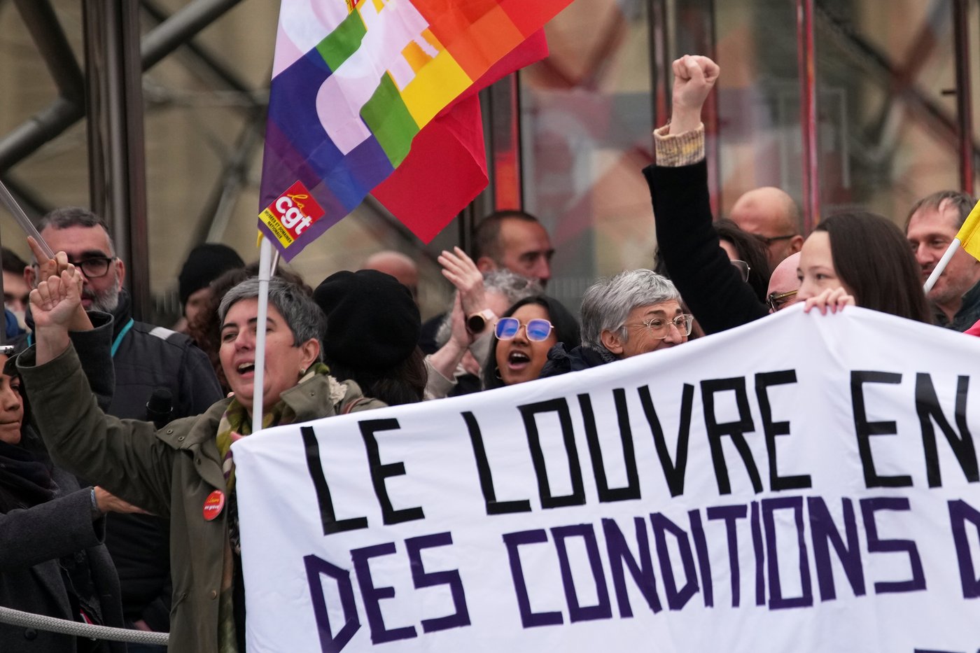 Louvre workers vote to extend a strike as the museum partially reopens | iNFOnews.ca