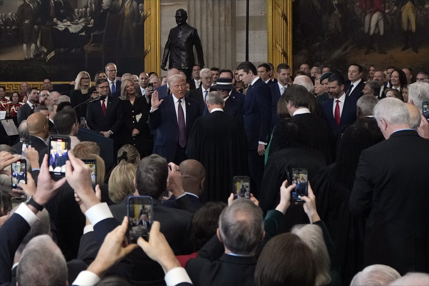 PHOTO COLLECTION: Trump Inauguration Swearing In | iNFOnews.ca