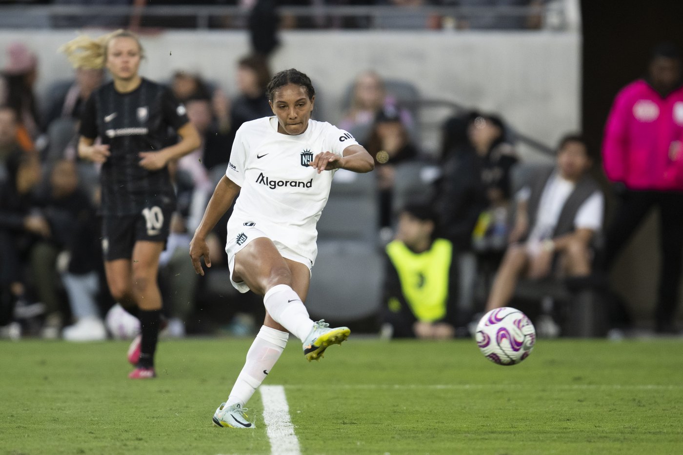 US forward Lynn Williams traded to the NWSL's Reign by Gotham | iNFOnews.ca