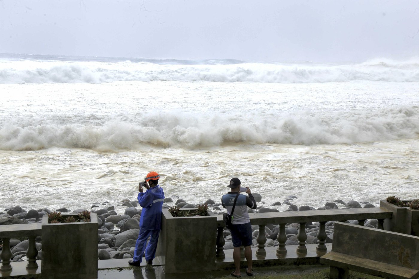 Super typhoon blowing by northern Philippines and Taiwan forces evacuations and closures | iNFOnews.ca Super typhoon blowing by northern Philippines and Taiwan forces evacuations and closures | iNFOnews.ca