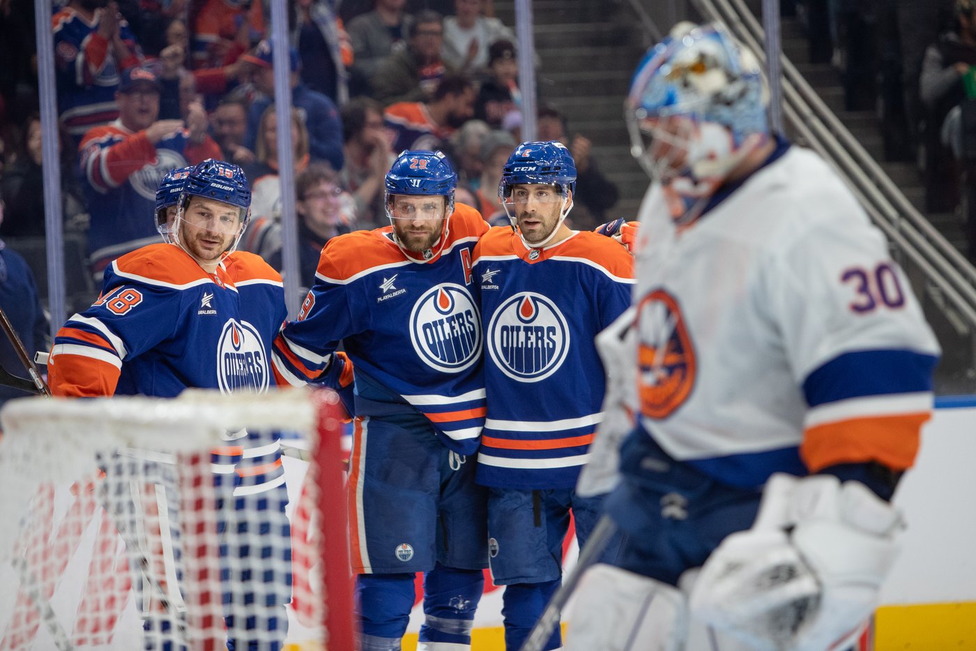 Draisaitl, McDavid fuel Oilers' 4-3 OT victory over Islanders | iNFOnews.ca