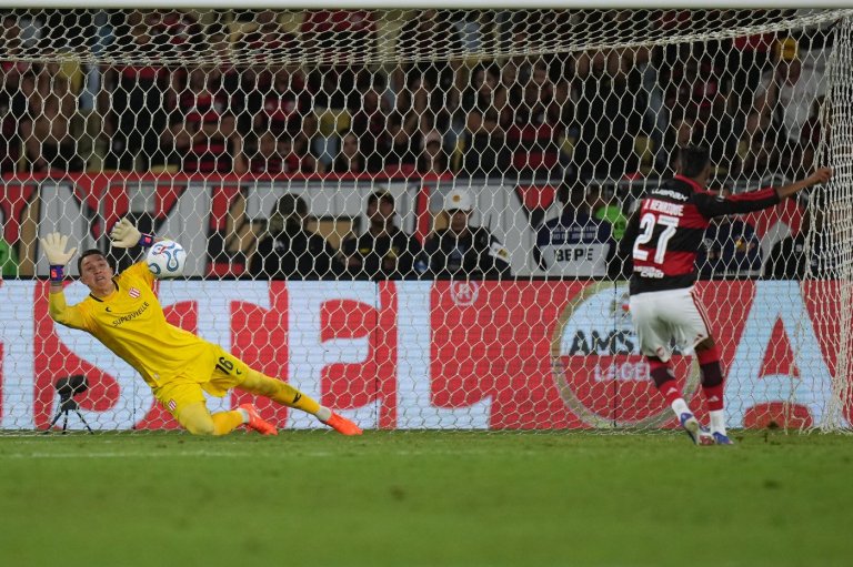 Muslera’s 3 penalty saves lift 10-man Estudiantes past Flamengo into Libertadores final | iNFOnews.ca
