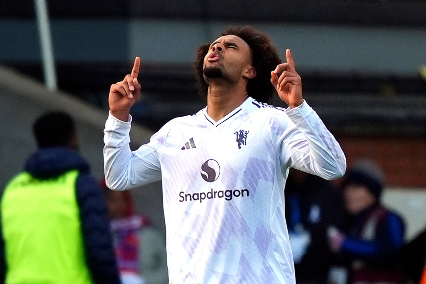 Isak goal sets up much-needed Liverpool win against West Ham. Man United beats Palace | iNFOnews.ca Isak goal sets up much-needed Liverpool win against West Ham. Man United beats Palace | iNFOnews.ca