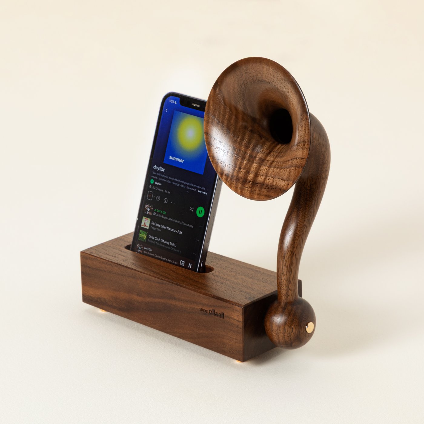 9 pitch-perfect holiday gifts for the music lovers in your life | iNFOnews.ca