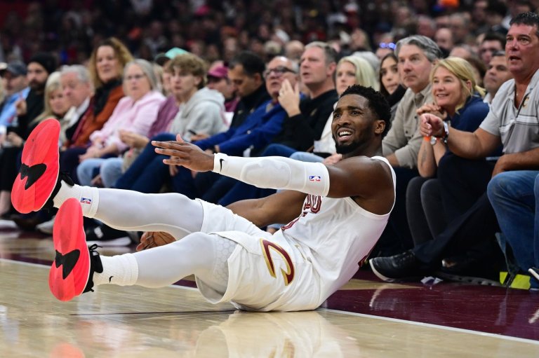 Mitchell scores 24, Mobley goes perfect at free throw line as Cavaliers edge Bucks 118-113 | iNFOnews.ca Mitchell scores 24, Mobley goes perfect at free throw line as Cavaliers edge Bucks 118-113 | iNFOnews.ca