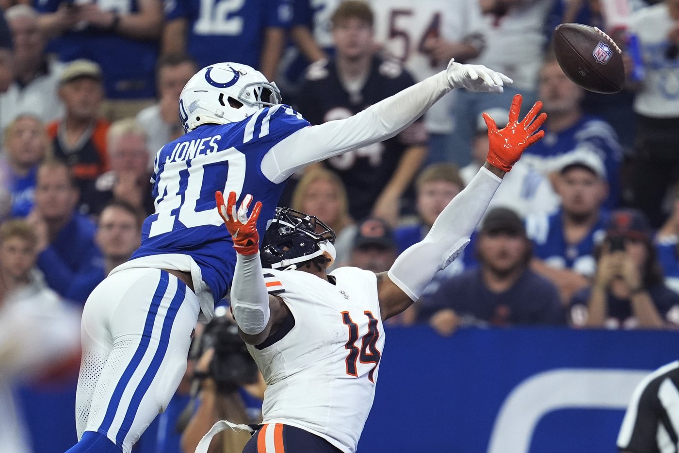 Colts' defense takes a major step forward by forcing turnovers and stuffing run in win over Bears | iNFOnews.ca Colts' defense takes a major step forward by forcing turnovers and stuffing run in win over Bears | iNFOnews.ca