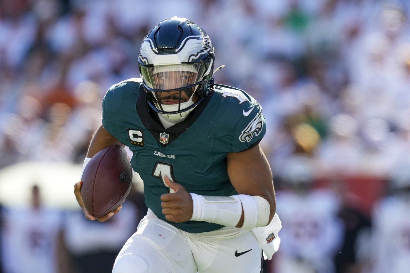Eagles QB Hurts' mismatched cleats and stout performance puts Bengals in knots | iNFOnews.ca