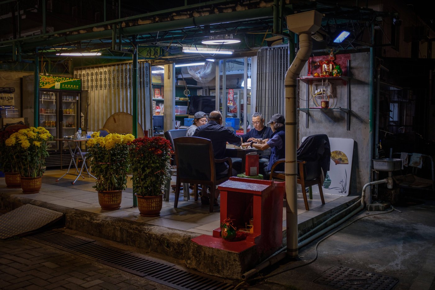 Photos follow the color red through public and intimate spaces during the Lunar New Year | iNFOnews.ca