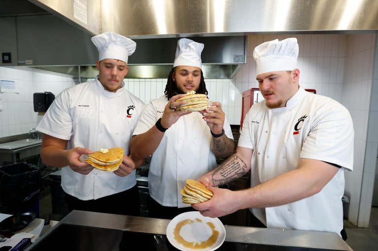 College Football's House of Pancakes: Cincinnati puts its offensive line in the spotlight | iNFOnews.ca