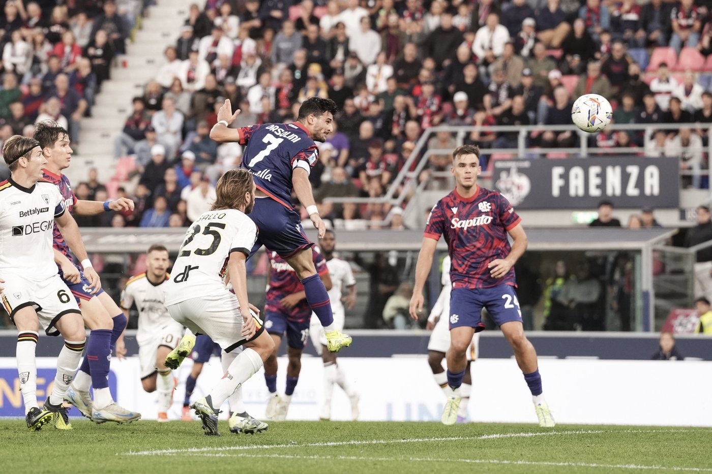 Juventus gets back to winning ways with a lot of help from the post | iNFOnews.ca