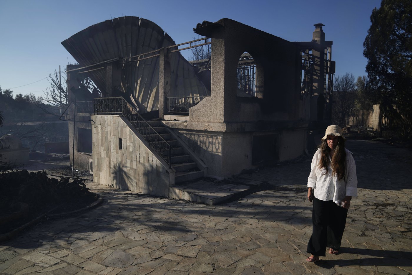 Wildfire prompts evacuations near Athens as summer's first heat wave hits Greece | iNFOnews.ca