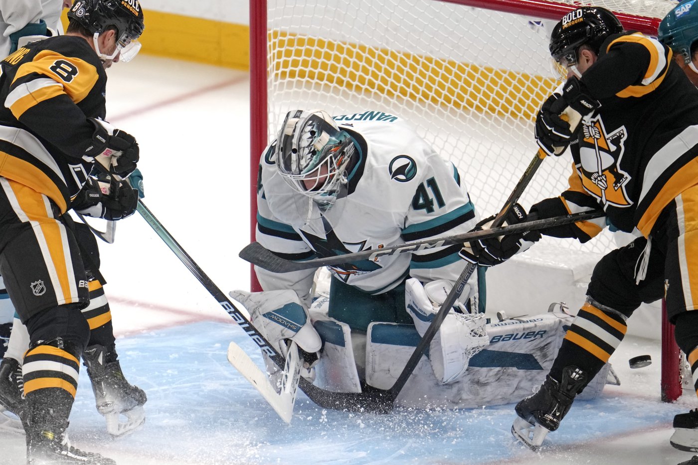 Malkin scores shootout winner to help Penguins top Sharks 4-3 | iNFOnews.ca Malkin scores shootout winner to help Penguins top Sharks 4-3 | iNFOnews.ca