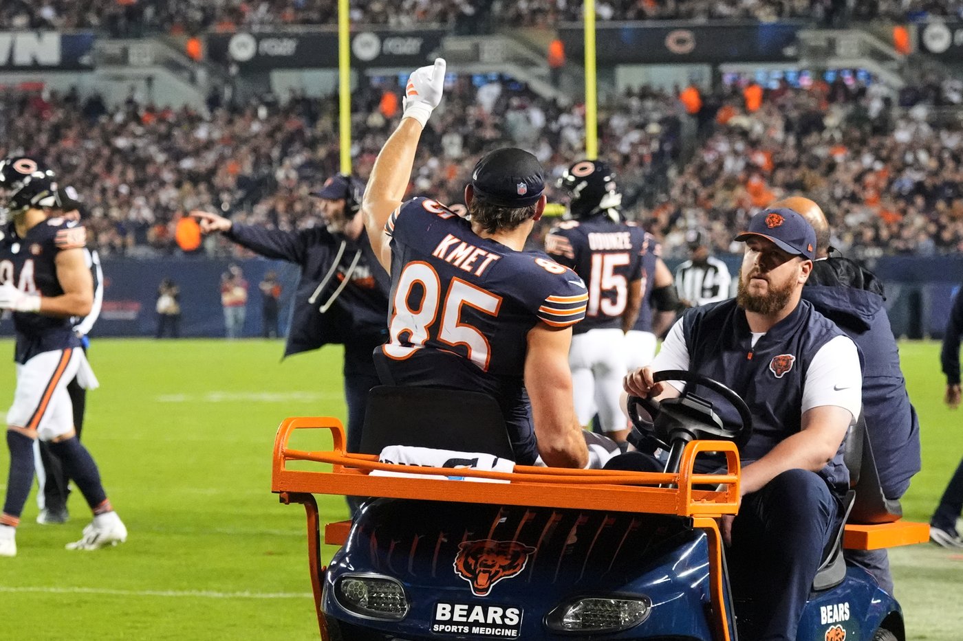 Cole Kmet sidelined by season-ending knee injury, testing tight end depth for the Chicago Bears | iNFOnews.ca
