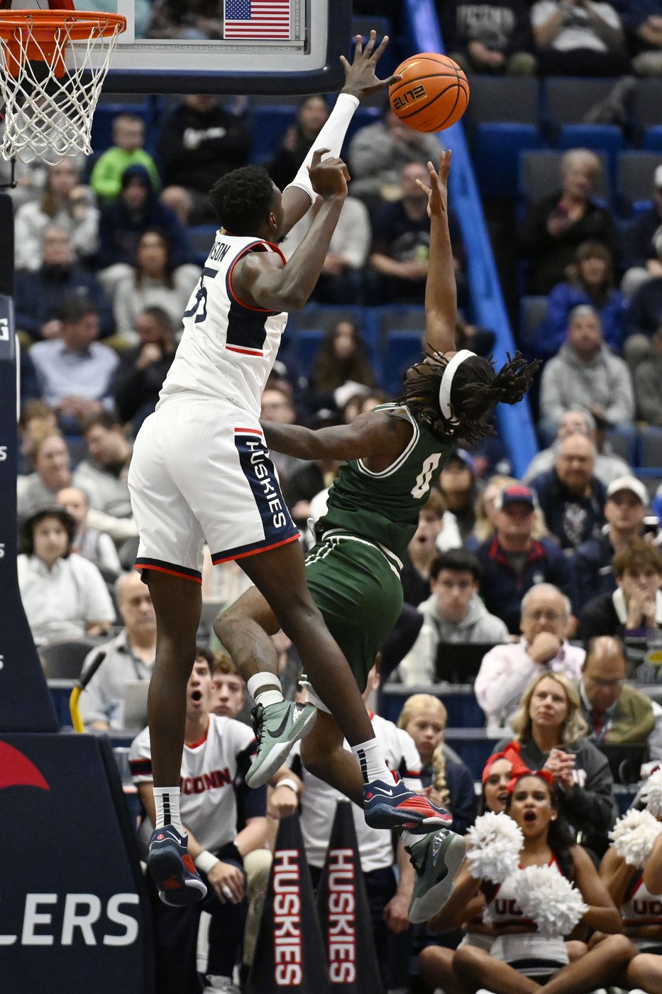 Alex Karaban, Solo Ball help No. 3 UConn rout Le Moyne 90-49 | iNFOnews.ca Alex Karaban, Solo Ball help No. 3 UConn rout Le Moyne 90-49 | iNFOnews.ca