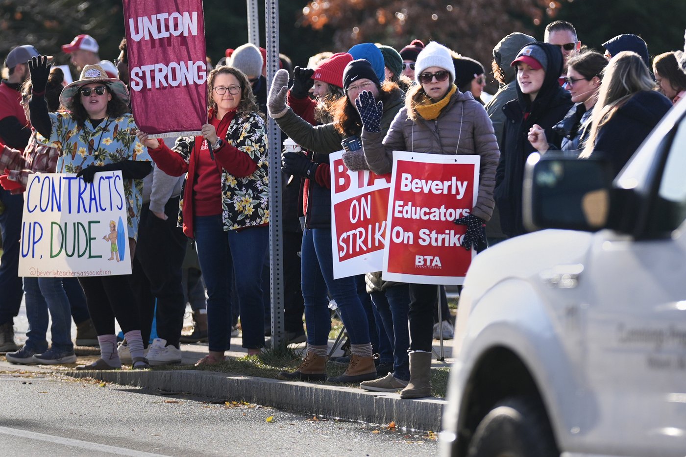 One of 3 Massachusetts communities reach a deal with their striking teachers | iNFOnews.ca