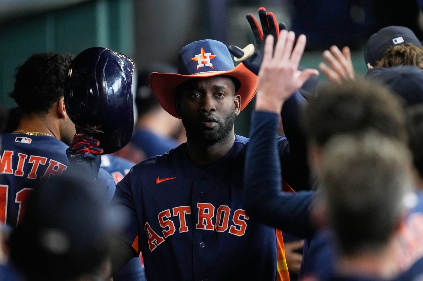 Astros' Yordan Alvarez leads MLB with 11 homers and one teammate is comparing him to Barry Bonds | iNFOnews.ca