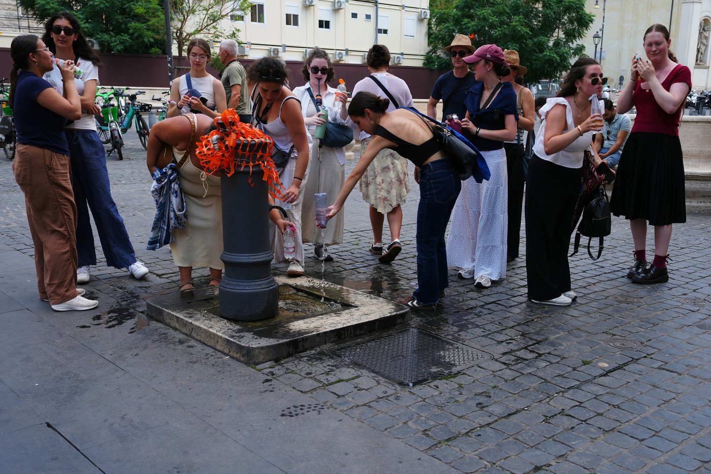 An early heat wave hits Europe, in photos | iNFOnews.ca