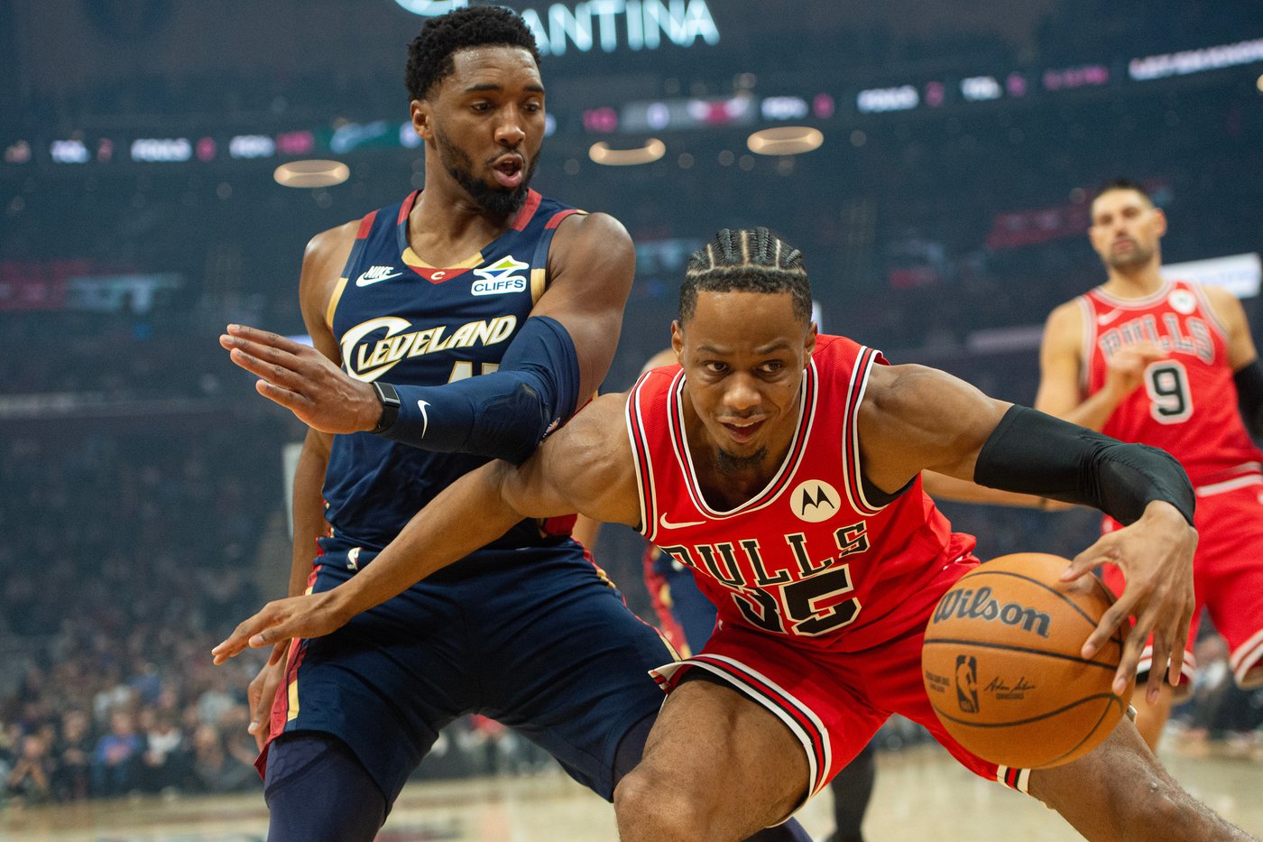 Mitchell makes go-ahead basket with 34 seconds left as Cavaliers rally to beat Bulls 128-122 | iNFOnews.ca Mitchell makes go-ahead basket with 34 seconds left as Cavaliers rally to beat Bulls 128-122 | iNFOnews.ca