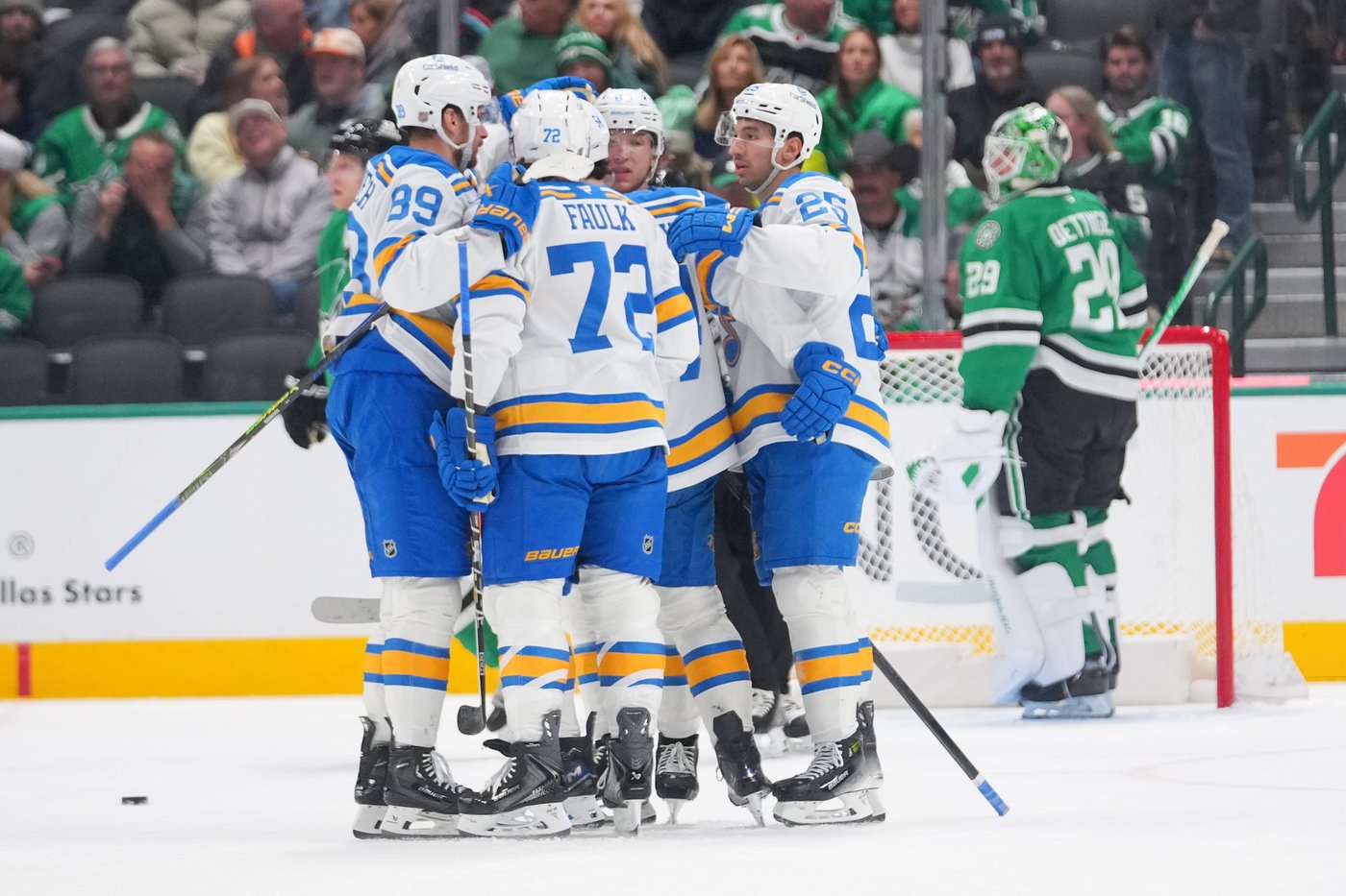 Robertson scores 30th goal with a minute left to lift Stars over Blues 3-2 | iNFOnews.ca Robertson scores 30th goal with a minute left to lift Stars over Blues 3-2 | iNFOnews.ca