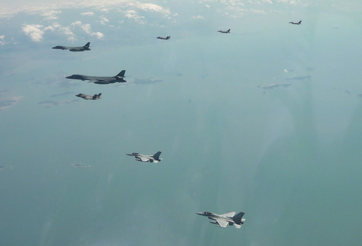 North Korea threatens a response to US flying long-range bombers over South Korea | iNFOnews.ca