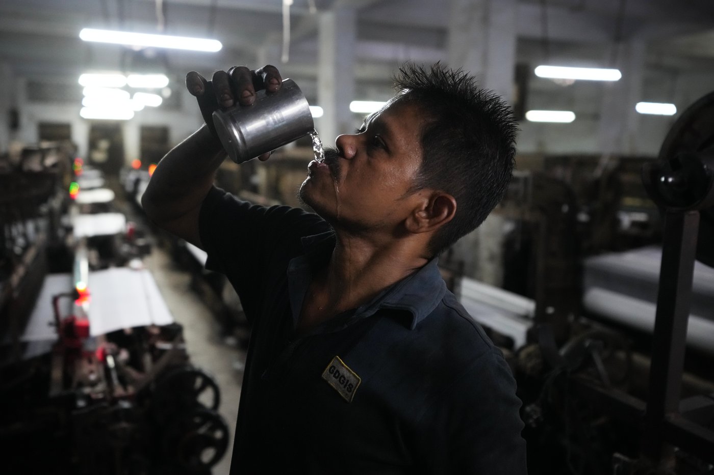 How one Indian textile worker copes with extreme heat in factory work and cramped living quarters | iNFOnews.ca