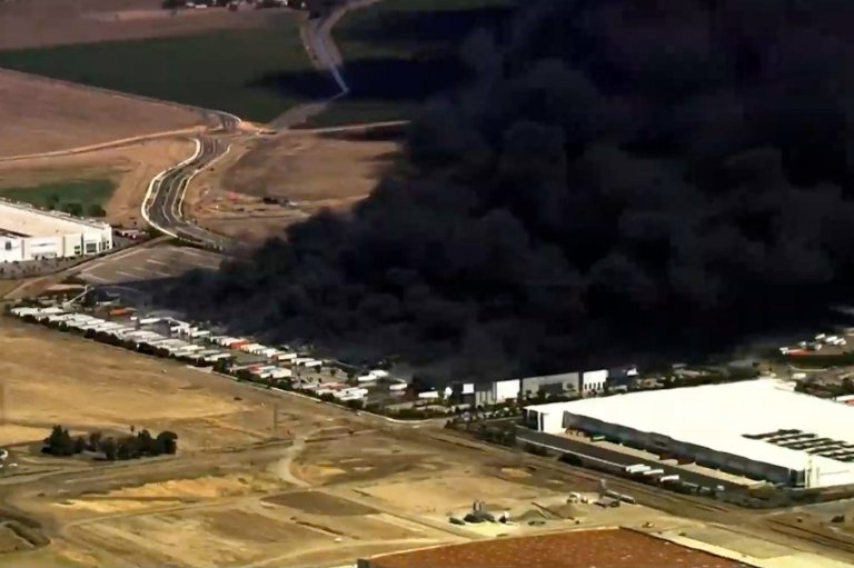 Fire at medical equipment warehouse in California prompts evacuations at nearby warehouses | iNFOnews.ca