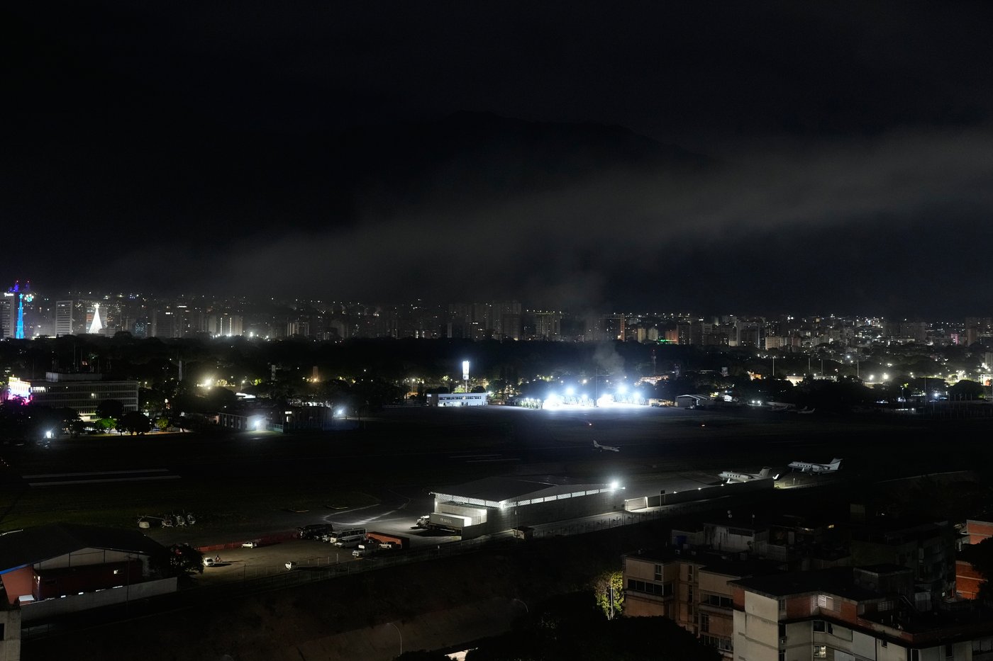 US strikes Venezuela and says its leader, Maduro, has been captured and flown out of the country | iNFOnews.ca US strikes Venezuela and says its leader, Maduro, has been captured and flown out of the country | iNFOnews.ca