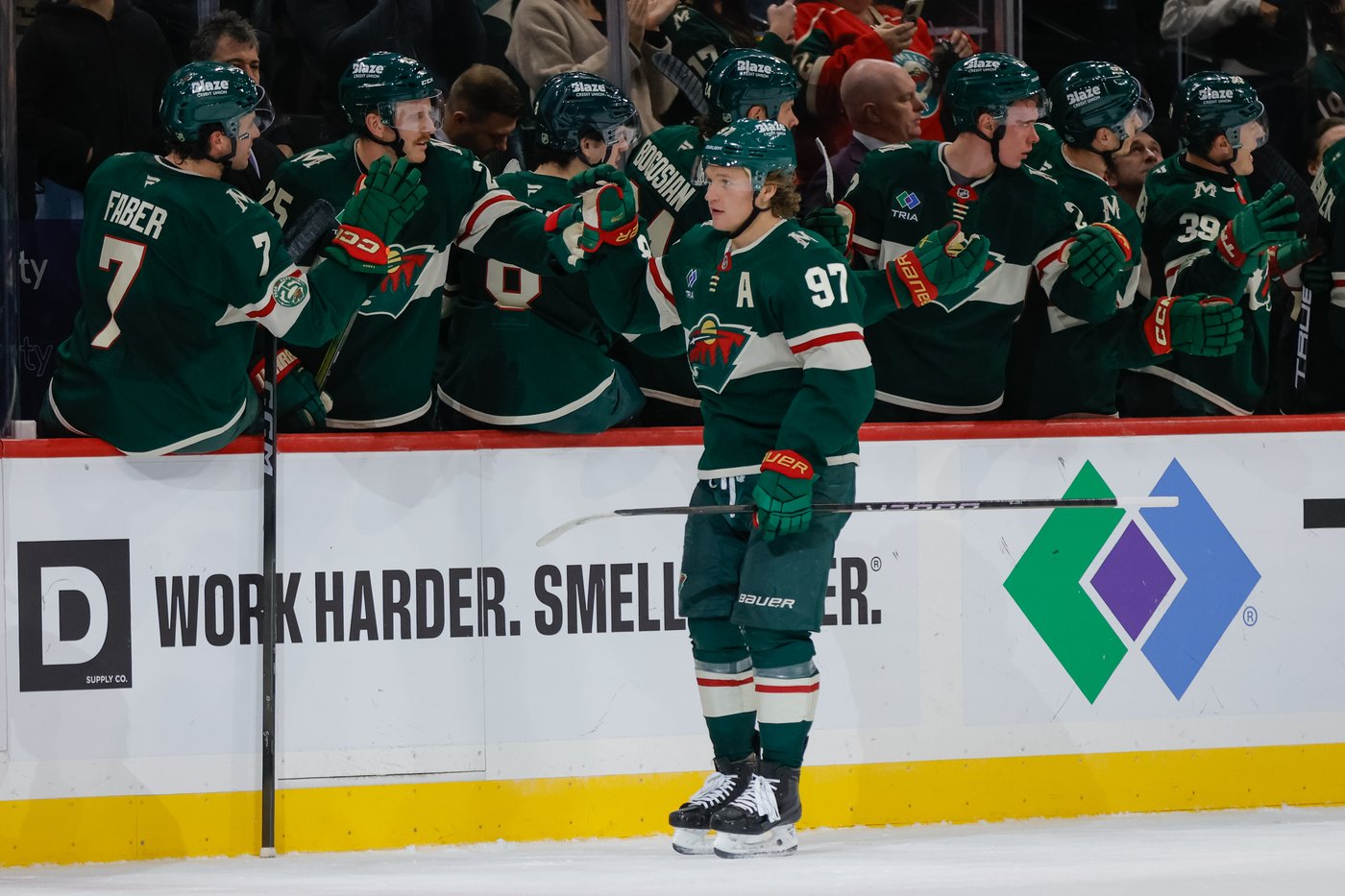 Wild win seventh straight with 3-2 shootout victory over Colorado | iNFOnews.ca