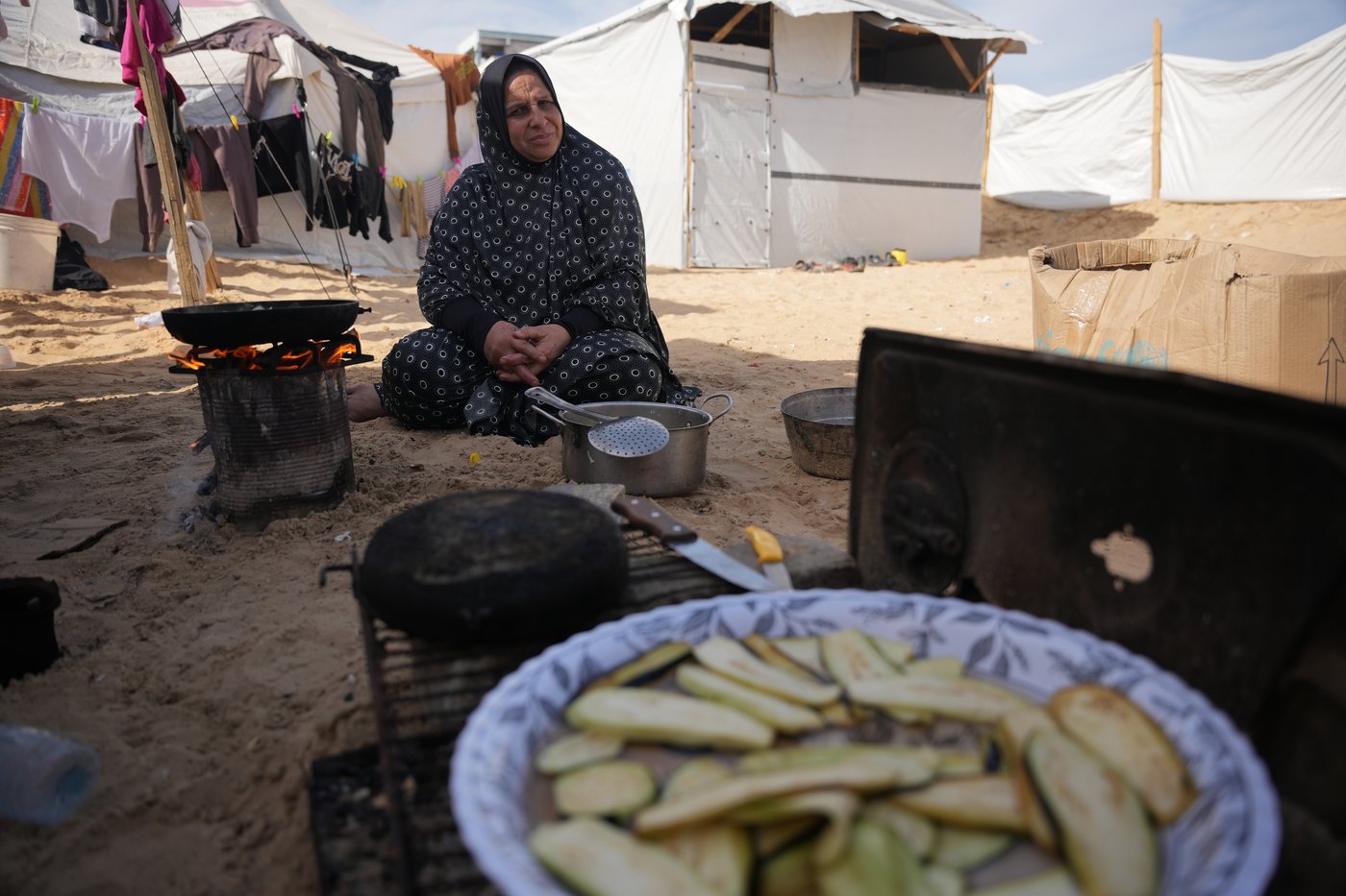 Gaza's Rafah border crossing has reopened but few people get through | iNFOnews.ca Gaza's Rafah border crossing has reopened but few people get through | iNFOnews.ca