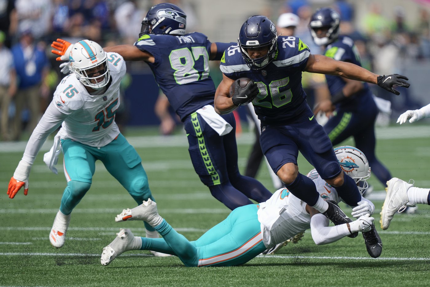 Seahawks roll to 24-3 win over Dolphins as Miami deals with another QB injury | iNFOnews.ca