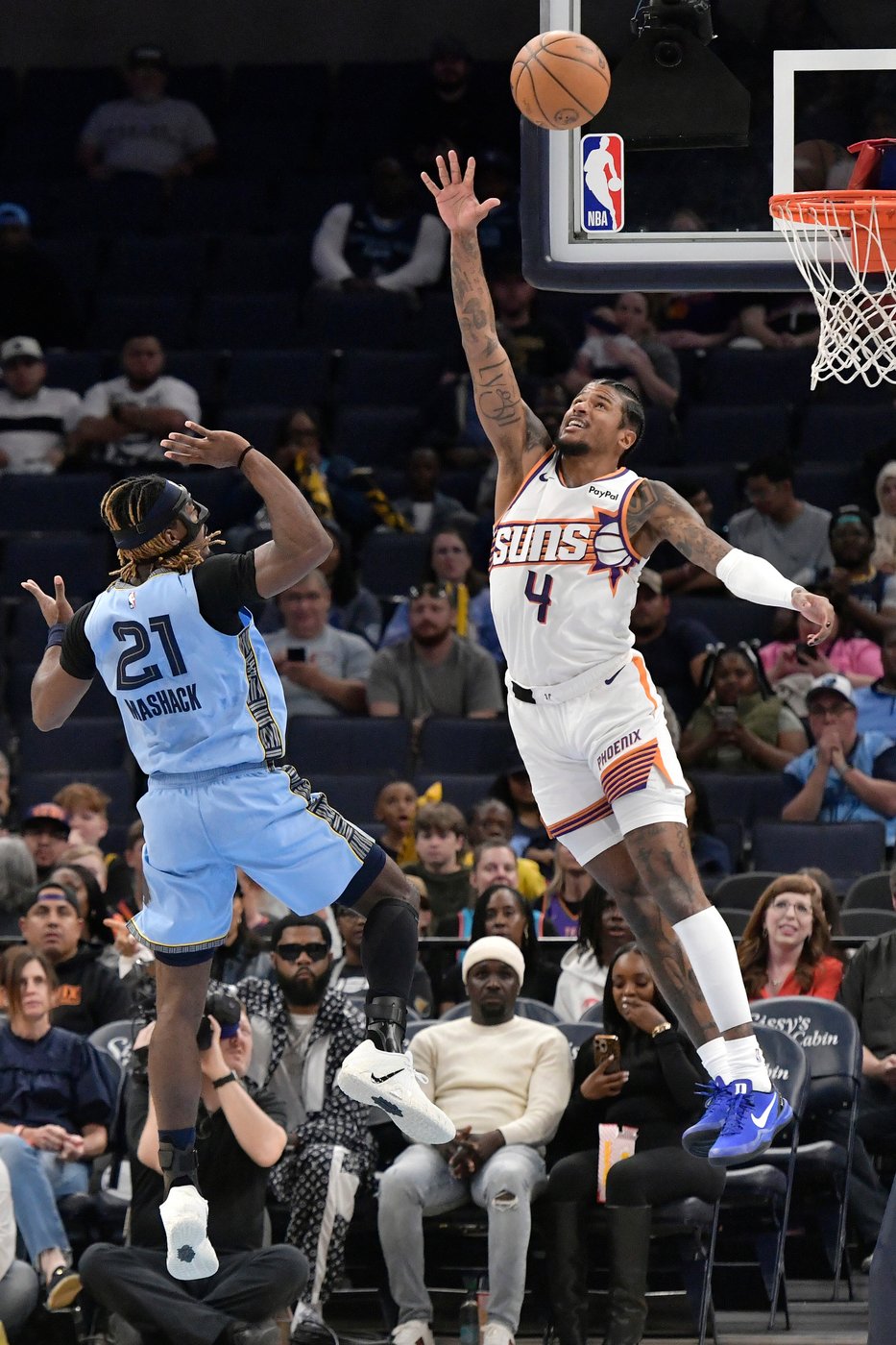 Devin Booker scores 36 on 16-of-24 shooting, Suns beat Grizzlies 131-105 | iNFOnews.ca