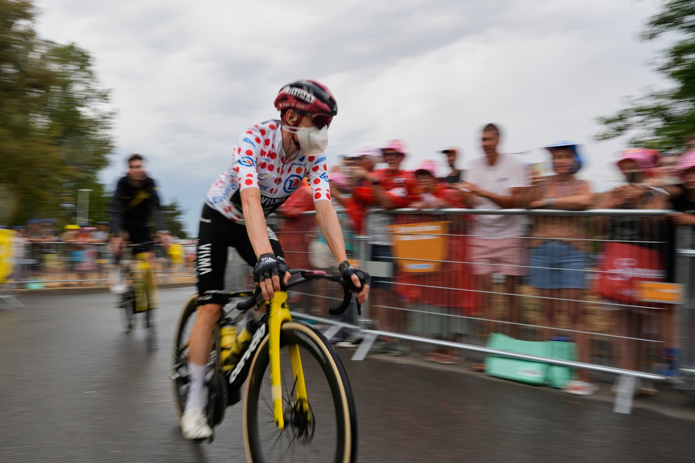 Vingegaard needs surgery on fractured collarbone after crashing out of Tour de France on Stage 15 | iNFOnews.ca