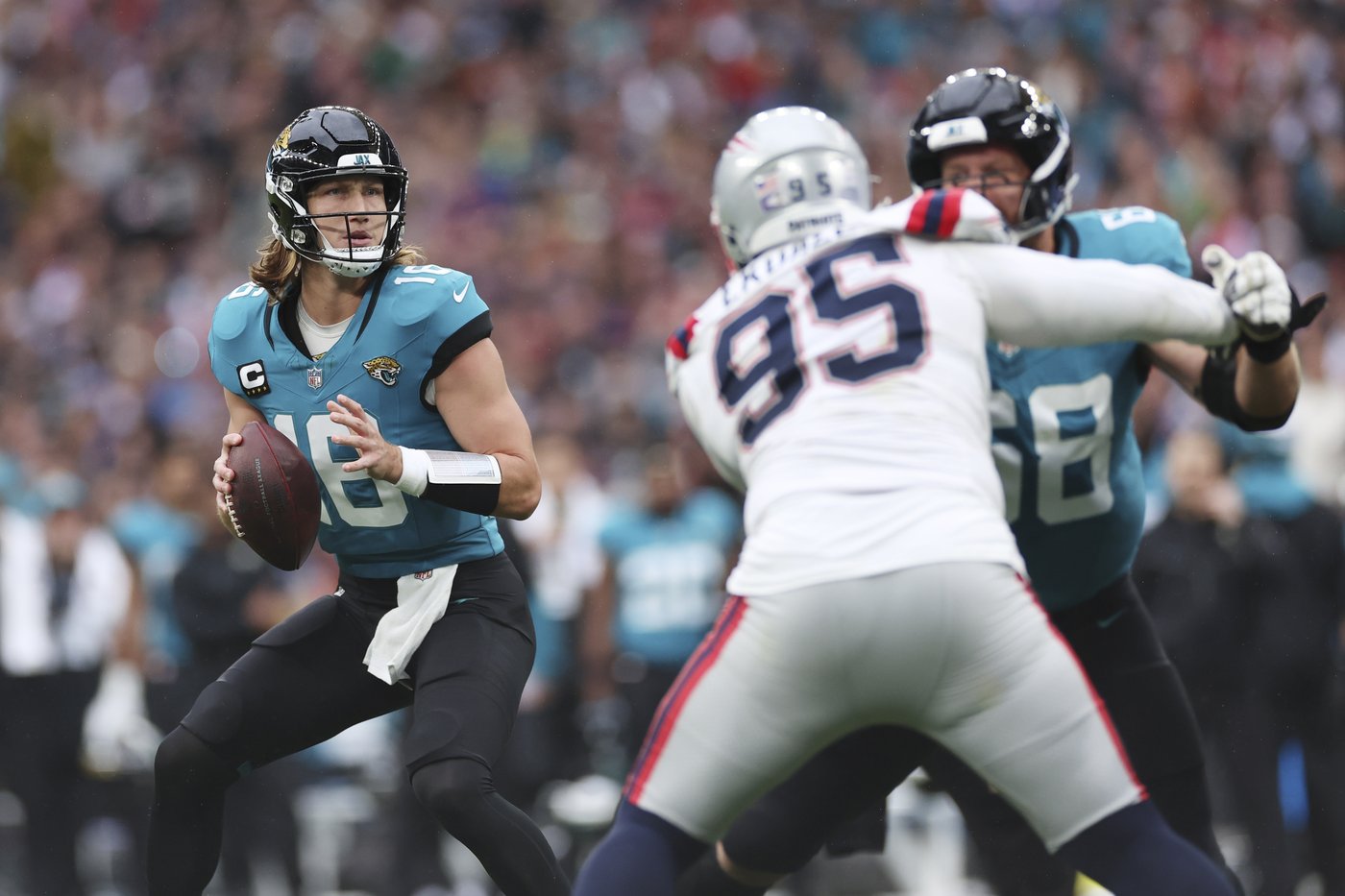 Bigsby scores 2 TDs as Jaguars show fight in 32-16 win over Patriots in London | iNFOnews.ca
