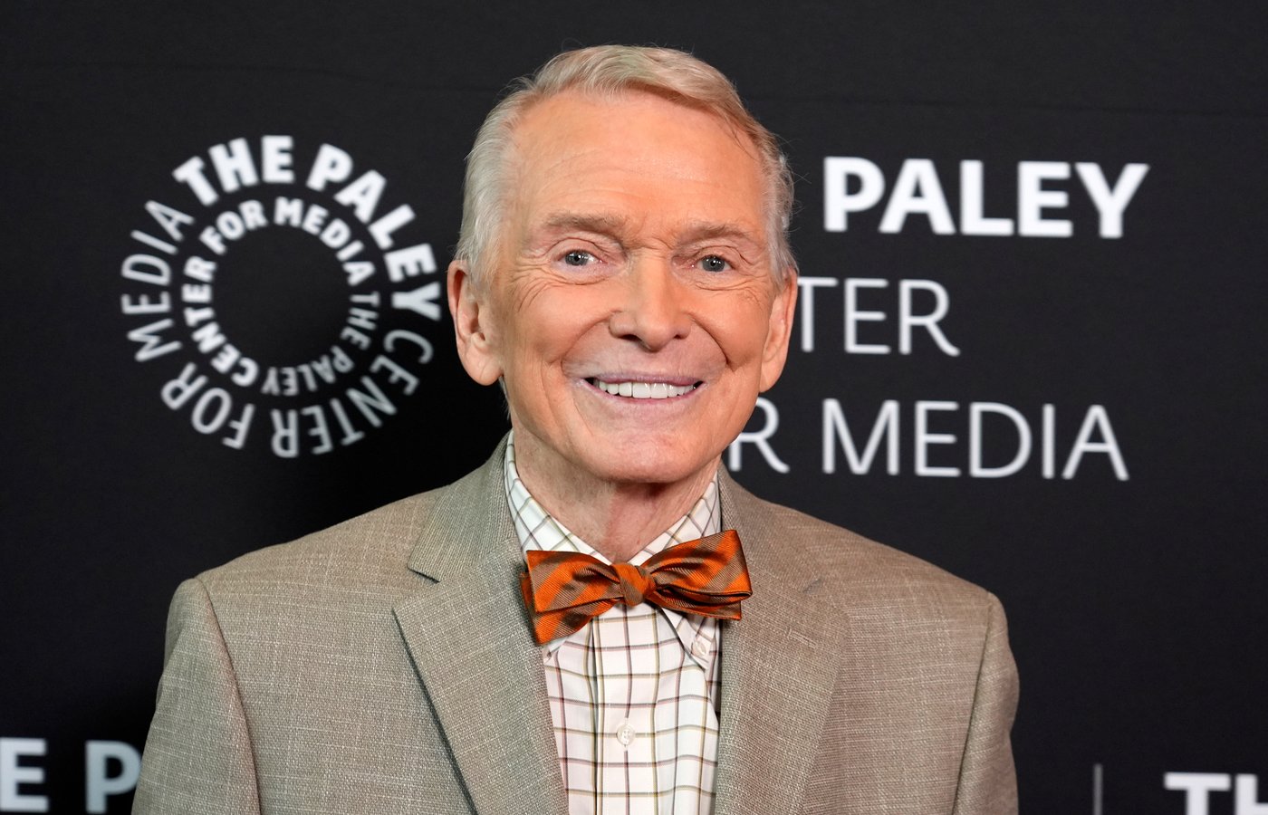 Bob Mackie, designer to the stars who dressed Cher and Marilyn and defined '70s glamour, dies at 87 | iNFOnews.ca
