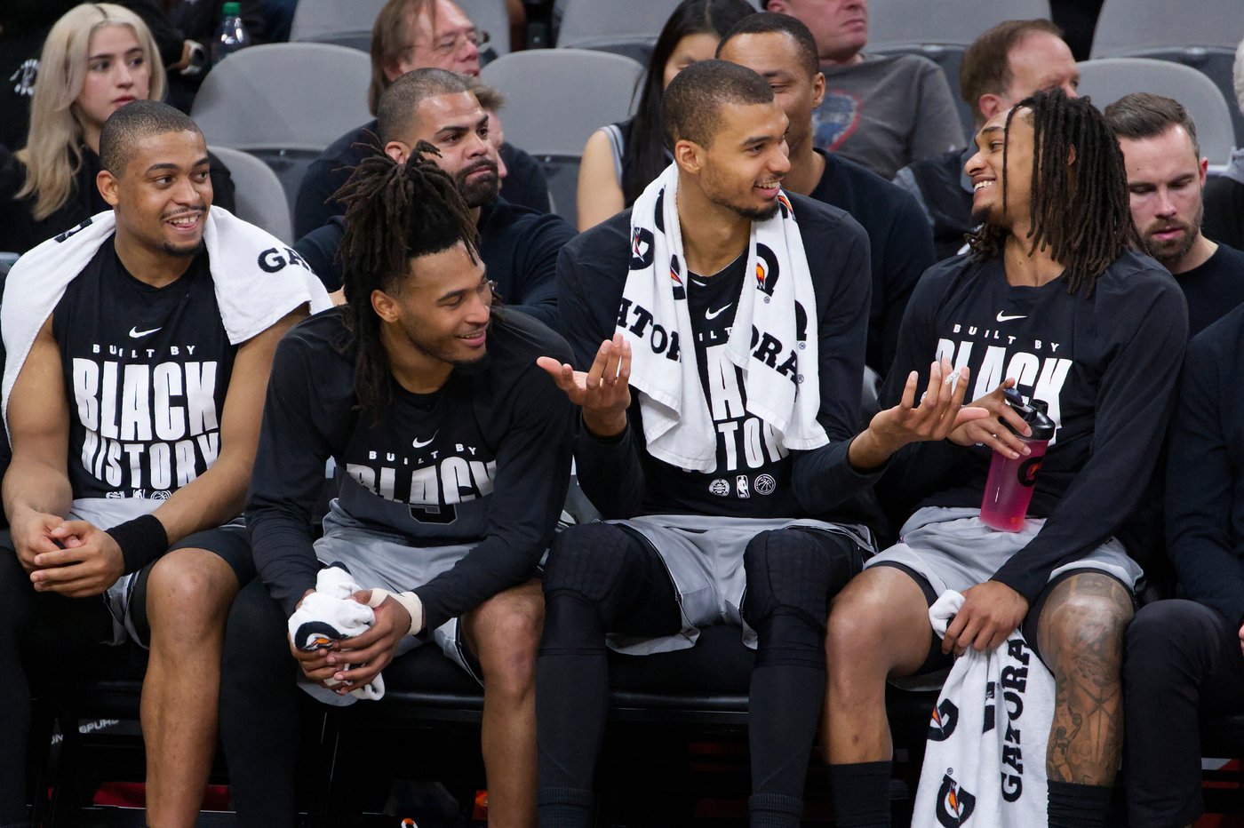 The ball bounced Castle's way for a career-high 40 points in triple-double in Spurs' win over Mavs | iNFOnews.ca