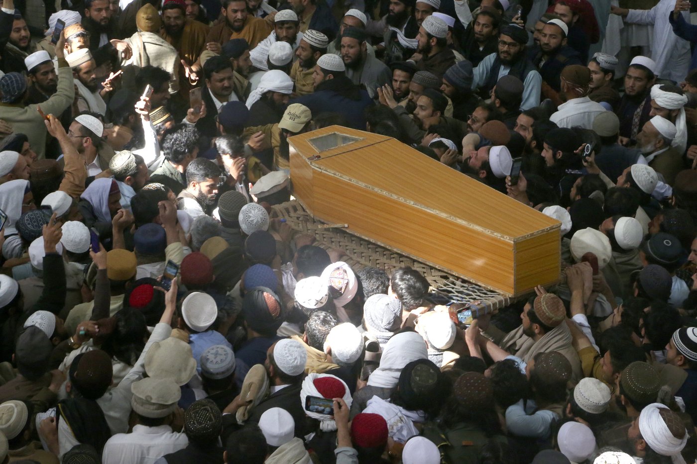 Thousands of mourners attend funeral of Taliban-linked cleric killed in Pakistan suicide blast | iNFOnews.ca Thousands of mourners attend funeral of Taliban-linked cleric killed in Pakistan suicide blast | iNFOnews.ca