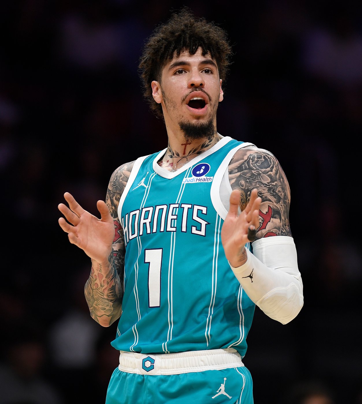 Hornets guard LaMelo Ball fined $35,000 by NBA for making obscene gesture during game | iNFOnews.ca