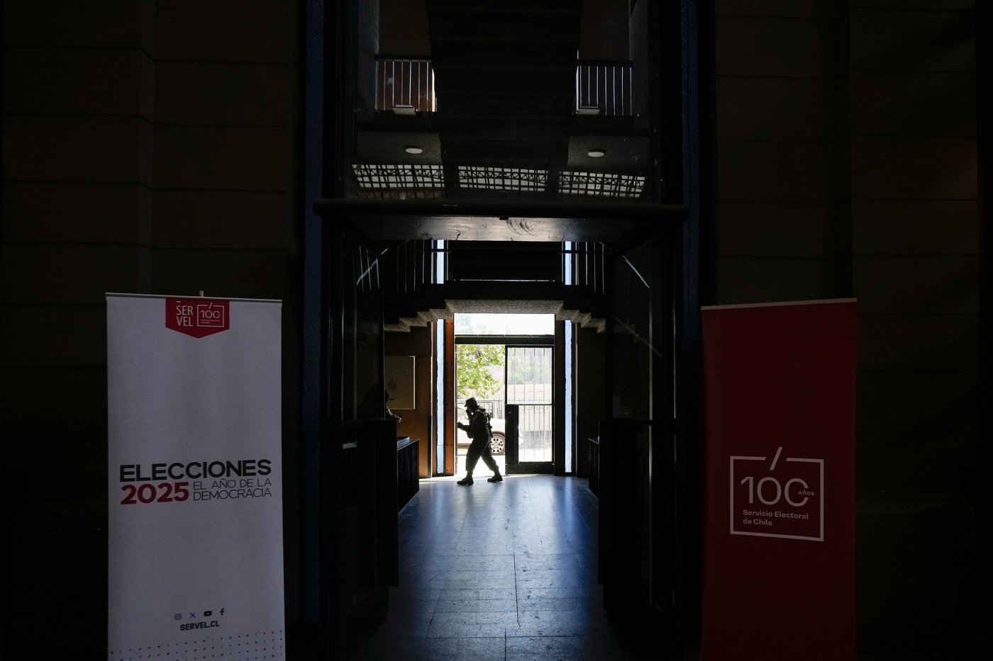 Chile votes in a presidential poll pitting a communist against the far right | iNFOnews.ca Chile votes in a presidential poll pitting a communist against the far right | iNFOnews.ca