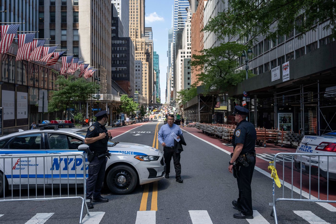 Life returns to streets around damaged NYC high-rise. Here is what comes next | iNhome Life returns to streets around damaged NYC high-rise. Here is what comes next | iNhome