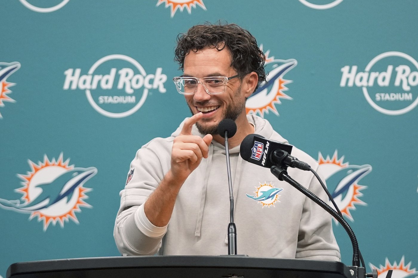 Mike McDaniel stepped in to keep Dolphins from trading veteran DT Calais Campbell to Ravens | iNFOnews.ca Mike McDaniel stepped in to keep Dolphins from trading veteran DT Calais Campbell to Ravens | iNFOnews.ca