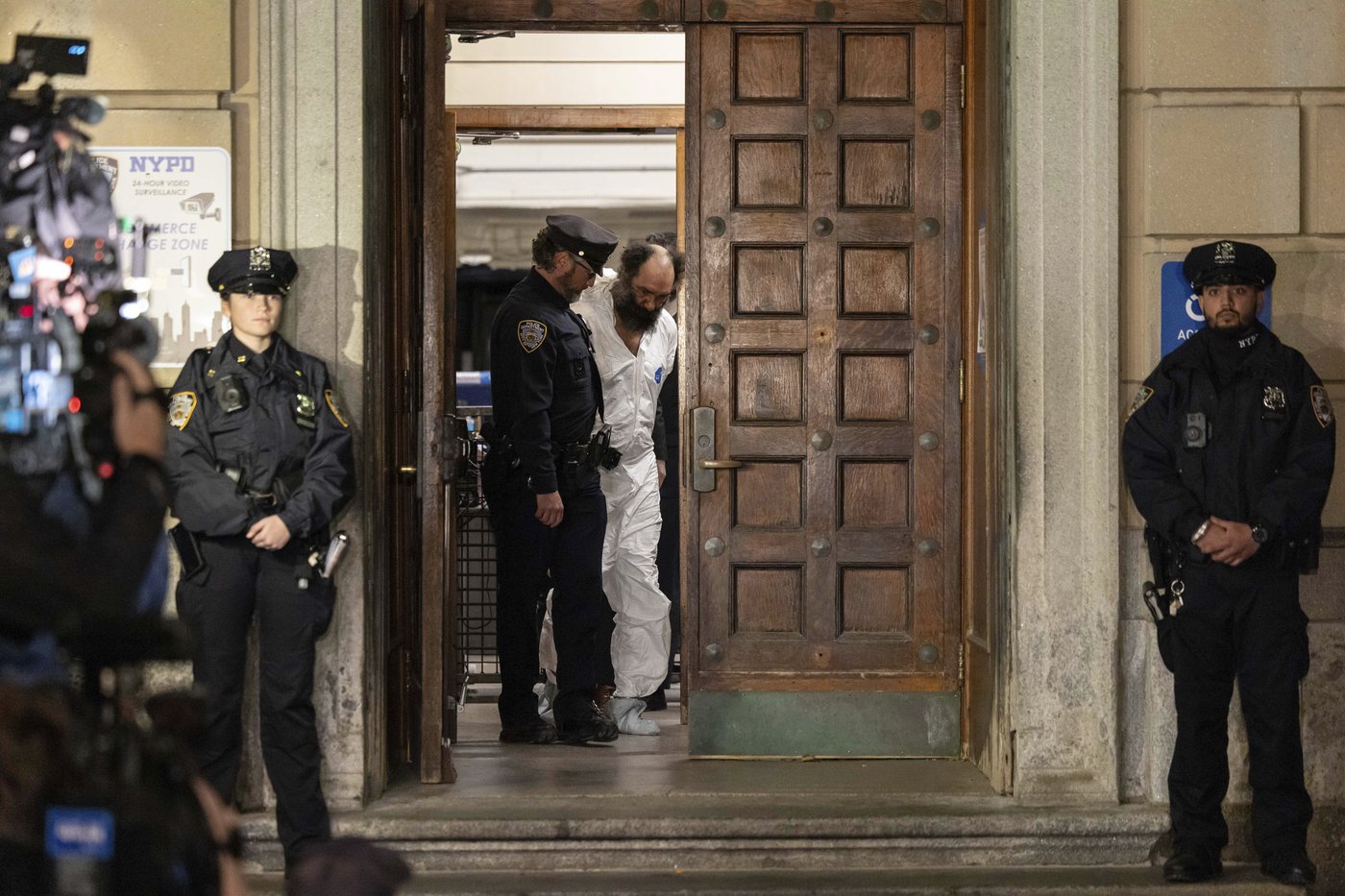 51-year-old man is charged with murder after 3 are stabbed in New York City rampage | iNFOnews.ca