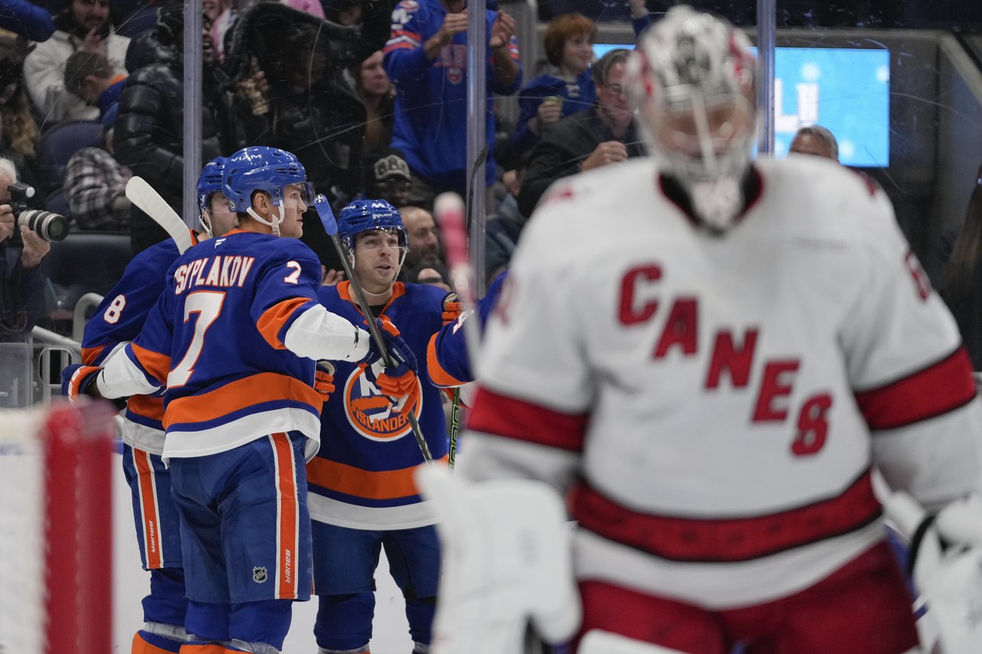 Pageau, Horvat lead Islanders to 4-3 win over Hurricanes | iNFOnews.ca