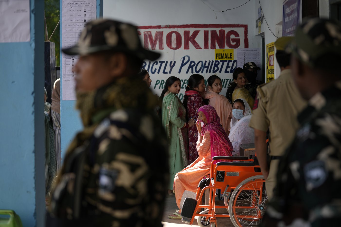 Brisk voting for local government in Indian-controlled Kashmir for first time after losing autonomy | iNFOnews.ca