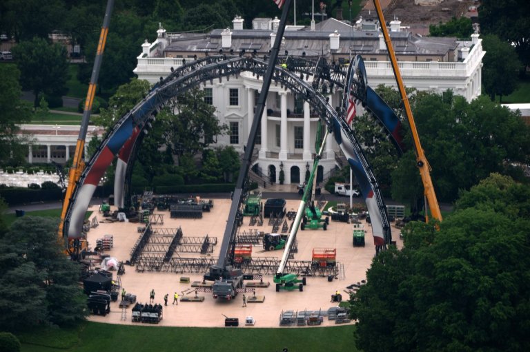 UFC fighting cage rises on White House lawn for bout celebrating America’s 250th anniversary | iNFOnews.ca